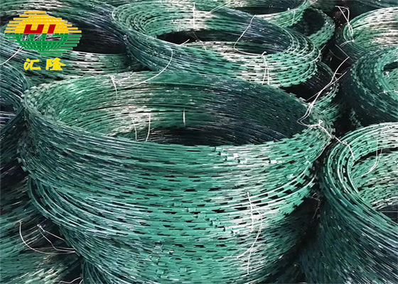 さび止め緑ポリ塩化ビニールはアコーディオン式の有刺鉄線1400-1500MPAに塗った